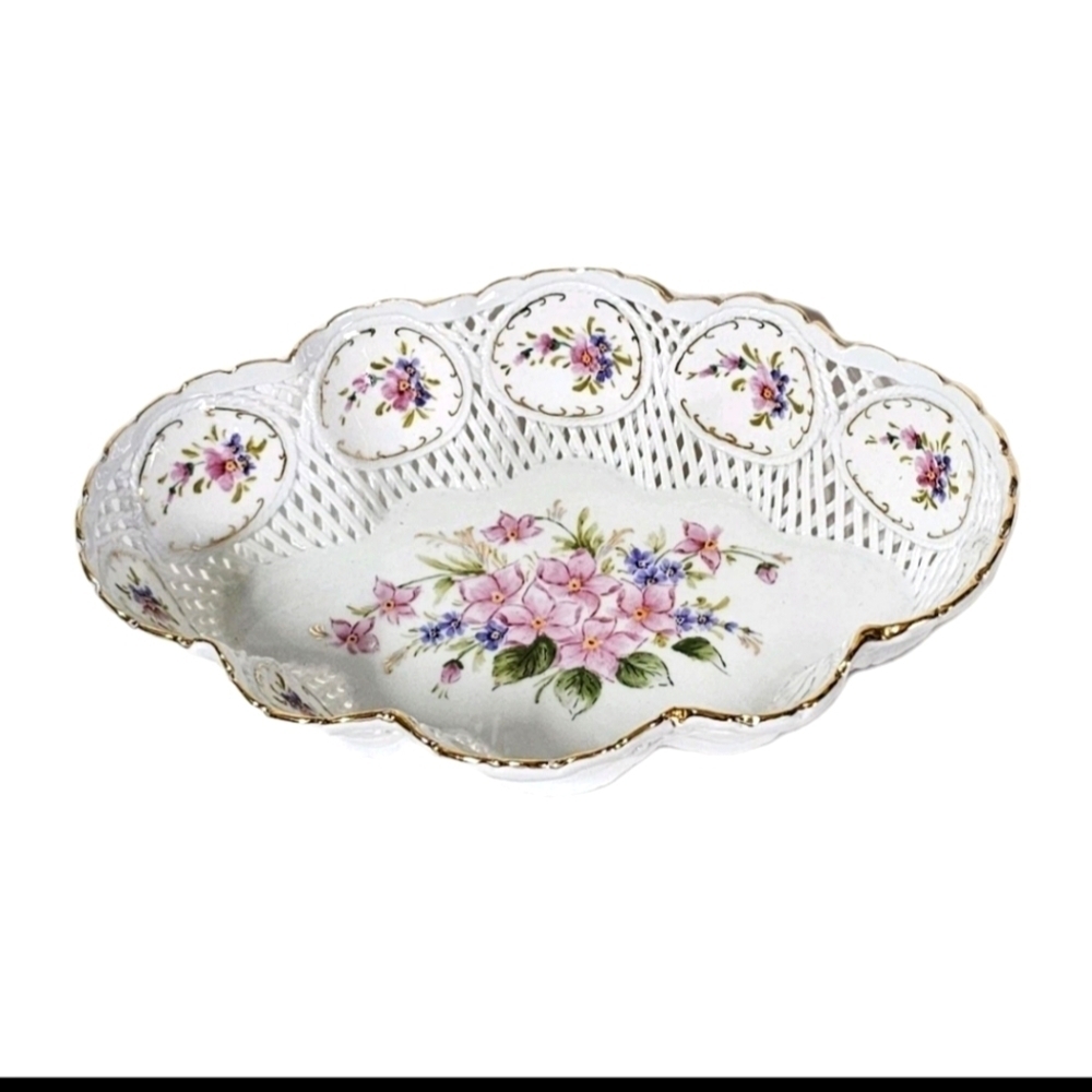 Cluj Napoca Romania White Reticulated Scallop Gold Trim Floral Victorian Plate